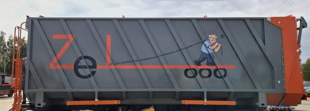 Seitenansicht des ZEL-Containers: der Schriftzug zeigt eine Figur, die eine Kette zieht.